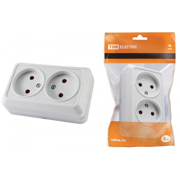 TDM Ладога Белый Розетка 2-местная 2П открытая установка с защитными¶шторками IP20 10А SQ1801-0061