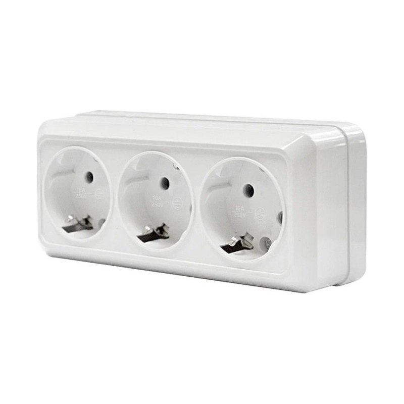 Розетка Legrand 3 гнезда с/з шторки белая 16А